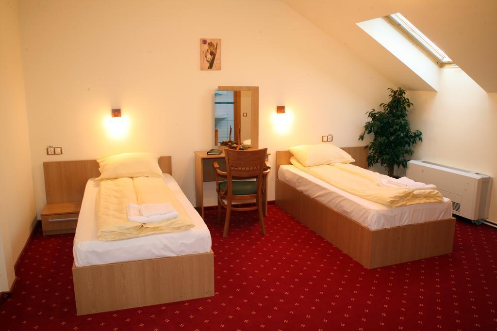 Motel Vector Găeşti Quarto foto